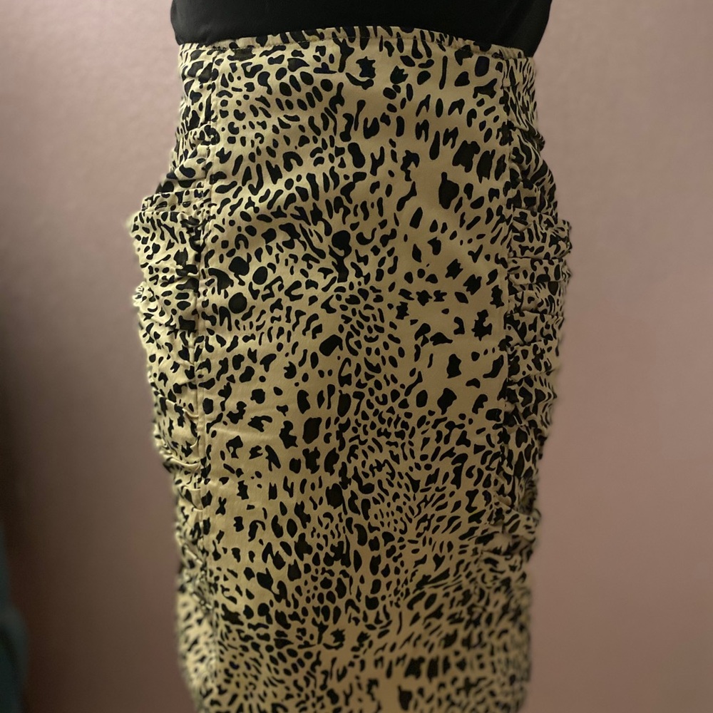 Leopard print Forever 21 Skirt with pockets !
